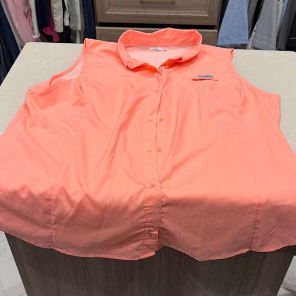 Women’s Columbia Sleeveless Shirts - set of 4 - Picture 10 of 11